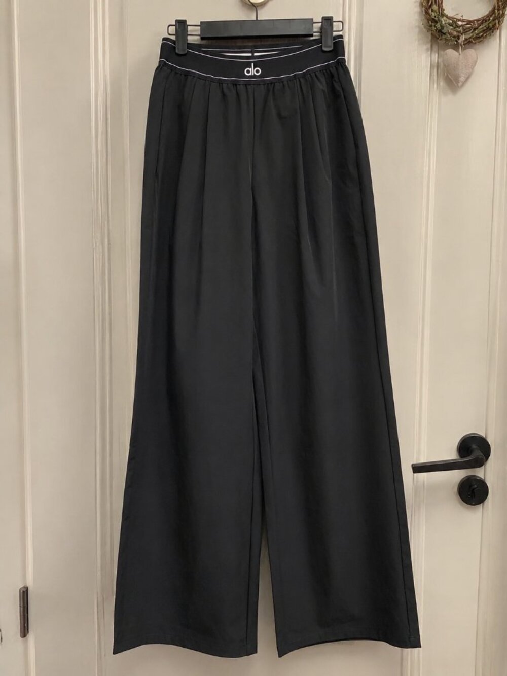 Alo Yoga Black Suit Up Trouser NWT✨(Regular) - Suitable for all seasons😘 - Picture 1 of 7